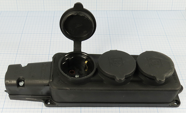 гн пит AC CEE7/4x3\\16/250\\IP44\чер\РП-334 --- Разъемы питания AC(сетевые вилки, розетки, тройники)