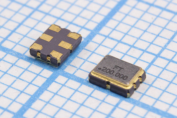 гк 200000 \\SMD03225C6\LVDS\3,3В\FXO_SM3L\FT --- Кварцевые генераторы