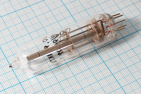 7,5 \СЖ\\\\\1Г 19x74 --- Кварцевые резонаторы (пьезокерамические, диэлектрические, ПАВ (SAW), резонаторы из других пьезоматериалов)