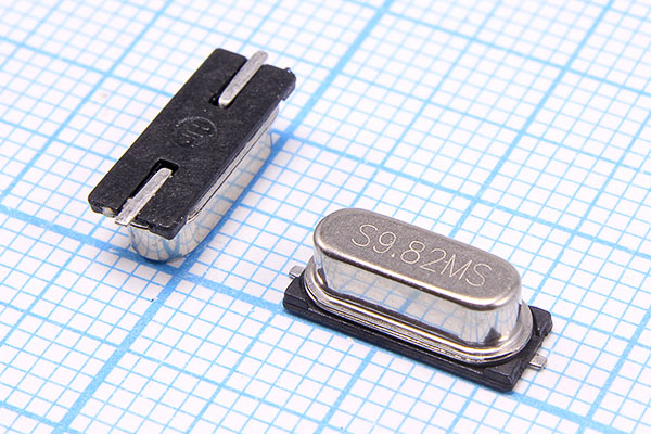 9820 \SMD49S4\10\ 20\ 20/-20~70C\S9,82MS\1Г CY --- Кварцевые резонаторы (пьезокерамические, диэлектрические, ПАВ (SAW), резонаторы из других пьезоматериалов)