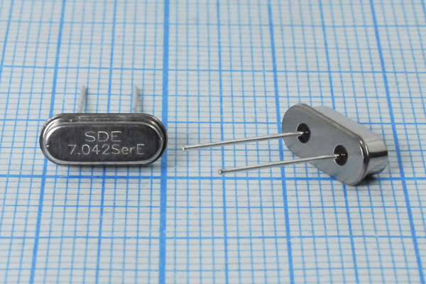 7042 \HC49S3\S\ 10\ 30/-40~85C\49S[SDE]\1Г +IS --- Кварцевые резонаторы (пьезокерамические, диэлектрические, ПАВ (SAW), резонаторы из других пьезоматериалов)