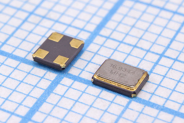 16934,4 \SMD03225C4\12\ 10\ 10/-20~70C\XMD\1Г CREC --- Кварцевые резонаторы (пьезокерамические, диэлектрические, ПАВ (SAW), резонаторы из других пьезоматериалов)