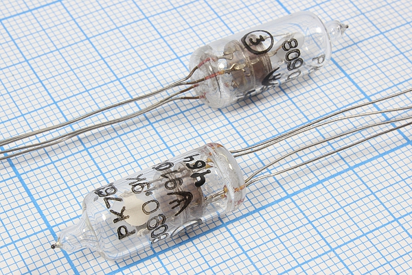 8090,9 \ЭБ\\\\РК76ЭБ\1Г 10x27 --- Кварцевые резонаторы (пьезокерамические, диэлектрические, ПАВ (SAW), резонаторы из других пьезоматериалов)