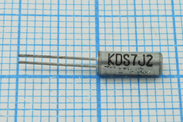 38 \03x08\12,5\ 30\\DT381\1Г (KDS) --- Кварцевые резонаторы (пьезокерамические, диэлектрические, ПАВ (SAW), резонаторы из других пьезоматериалов)