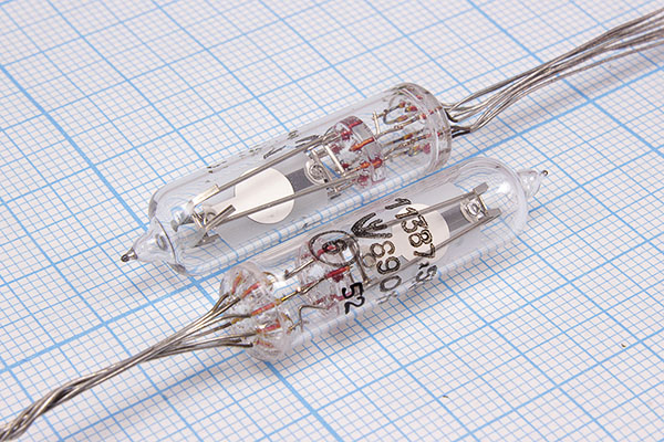 11387,5 \ЭГ\\\\\1Г 10x37 (11387,5к-г) --- Кварцевые резонаторы (пьезокерамические, диэлектрические, ПАВ (SAW), резонаторы из других пьезоматериалов)
