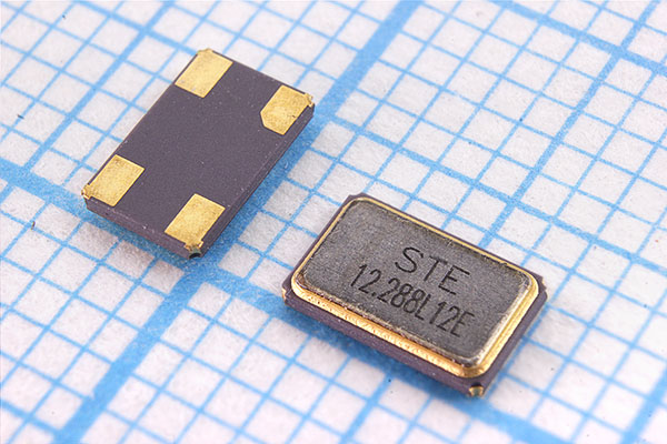 12288 \SMD05032C4\12\ 10\ 30/-40~85C\S5032\1Г --- Кварцевые резонаторы (пьезокерамические, диэлектрические, ПАВ (SAW), резонаторы из других пьезоматериалов)
