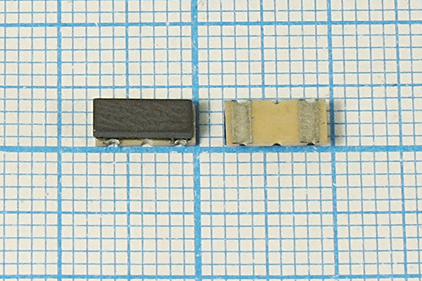 8000 \C07434C2\\10000\3000/-20~70C\EFOP8004E0\SMD --- Кварцевые резонаторы (пьезокерамические, диэлектрические, ПАВ (SAW), резонаторы из других пьезоматериалов)