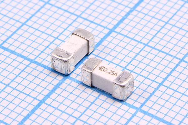 пред SMD06025C2\  0,25А\125В\быстр\кер\2C\Q1Z1006 --- Плавкие вставки