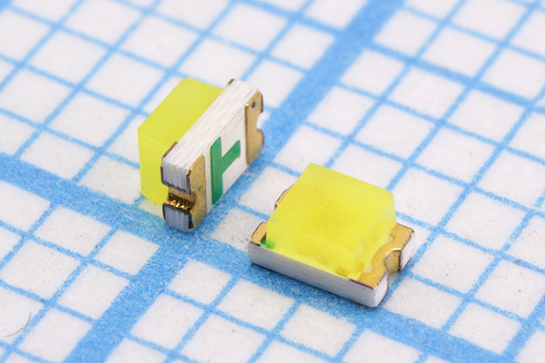 СД SMD02013C2\белх\ 600\130\жел мат\FYLS-0805BUWC\ --- Светодиоды на поверхностный монтаж постоянного свечения (SMD светодиоды)